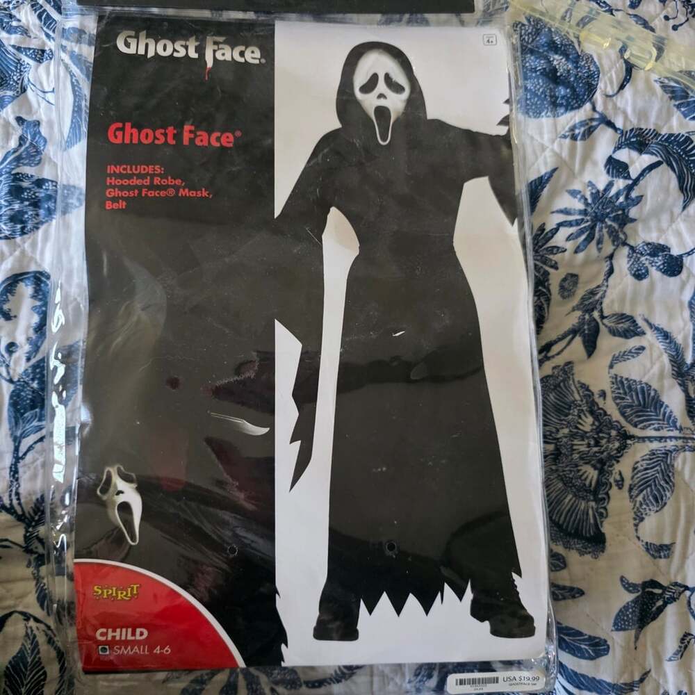 Spirit Halloween Ghost Face Costume Child Small 4-6 Scream Mask
